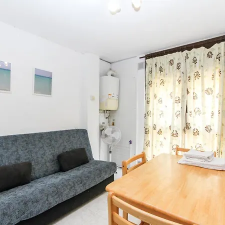 Bond Apartment